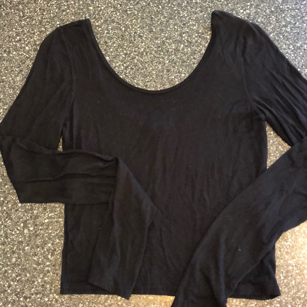 Black long sleeve crop top